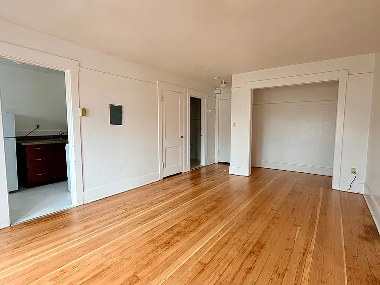 561 Aloha St — Photo 3