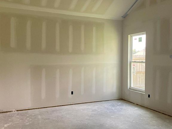 5th image of 144 Luxford Way