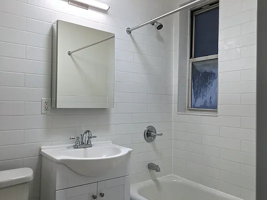 Rented by Space Real Estate | media 32