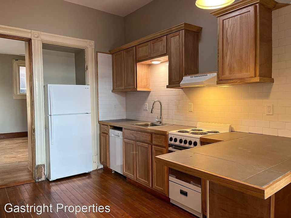 2nd image of 8 E 16th St APT 1