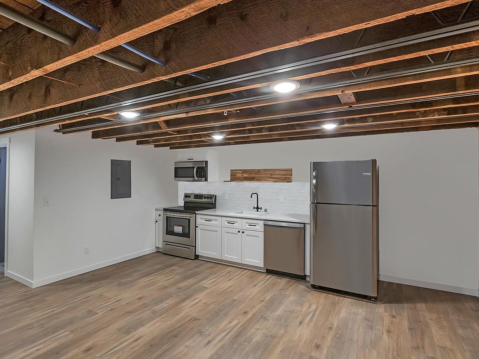 Kitchen with quartz counters