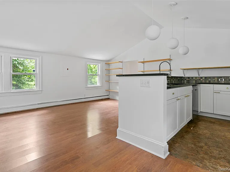 392 Main St — Photo 9