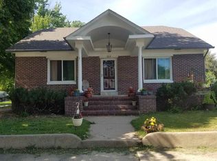 203 9th St, Fairbury, NE 68352