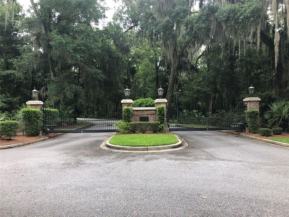 2nd image of 31 Carriage Dr