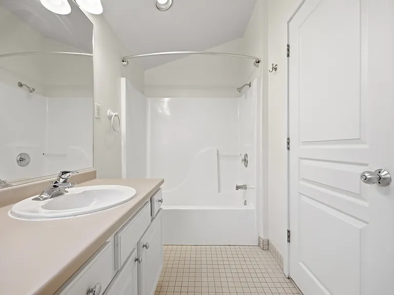 251 Carron St — Photo 19
