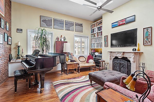 1st image of 321 2nd Ave APT 4