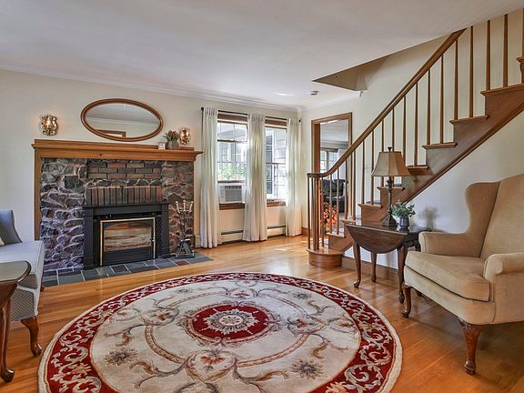 4th image of 93 Butler Ave