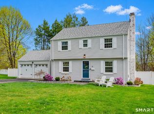 18 Foxridge Rd, West Hartford, CT 06107