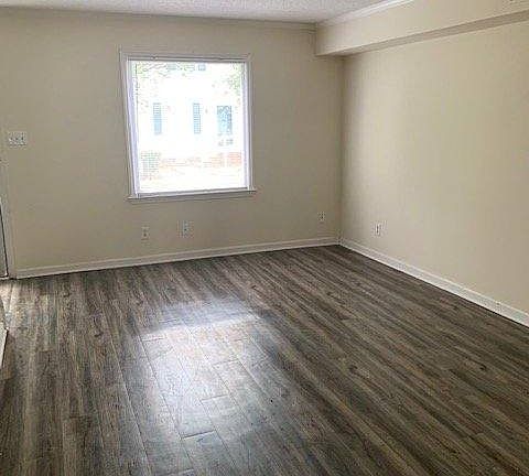 3rd image of 136-05 Oakmont Dr
