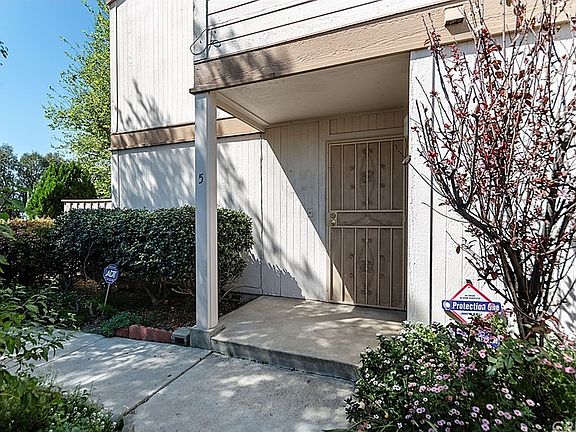 4th image of 10143 Arleta Ave Unit 5
