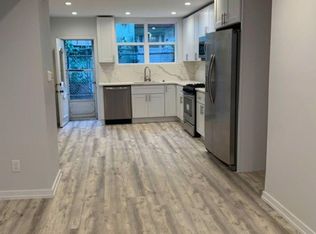 911 Hoffman St #1E, Philadelphia, PA 19148