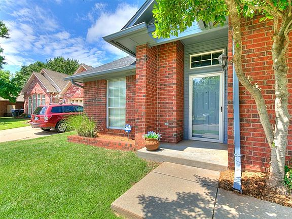 5th image of 18309 Laurel Oak Dr