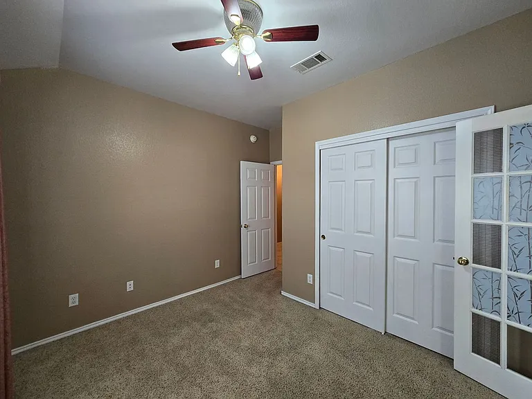 5812 Durango Dr — Photo 24