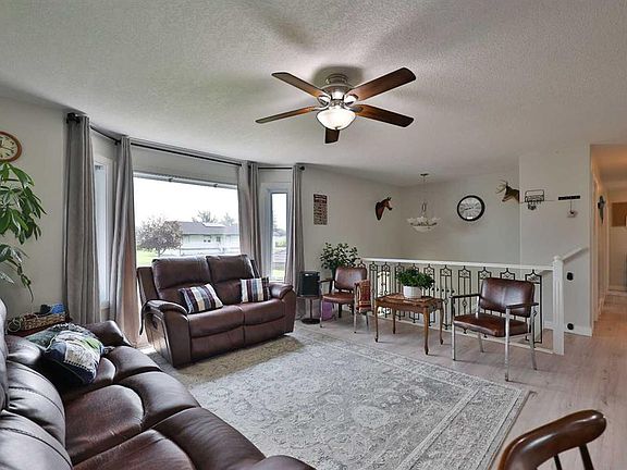 3rd image of 229 E 2a St