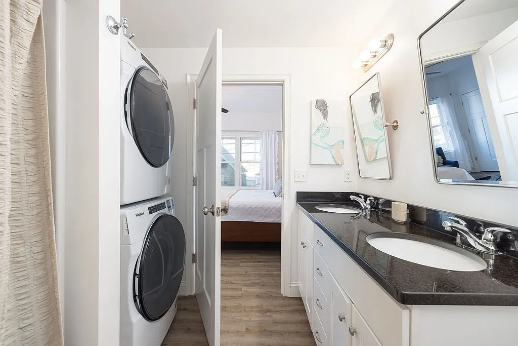 1 bed, 1.5 bath, 837 sqft, $2,100 — Photo 4