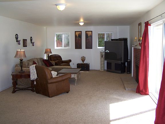 3rd image of 422 Fair Oaks Dr