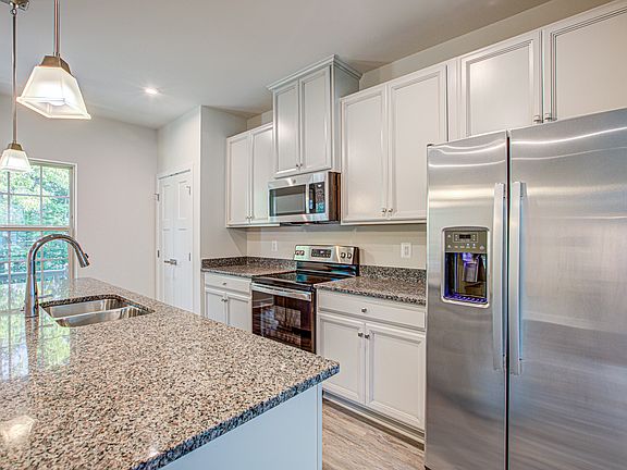 4th image of 4488 Commons Dr