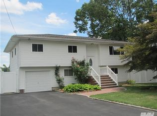 37 Lawrence Ave, Holbrook, NY 11741