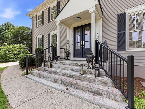 4th image of 2859 Village Ct