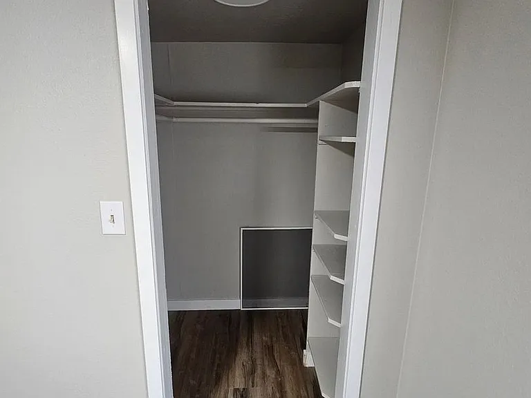 406 E Broadway Ave — Photo 5