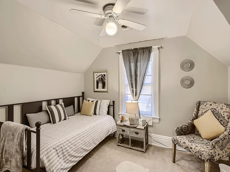 528 Pratt St — Photo 10