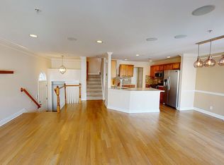 207 Blue Heron Dr, Secaucus, NJ 07094