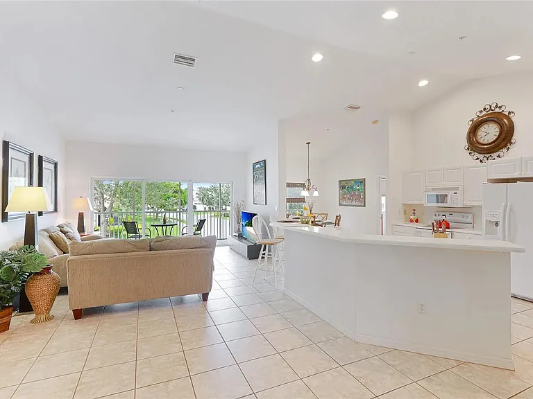 7333 Fountain Palm Cir #7333 — Photo 9