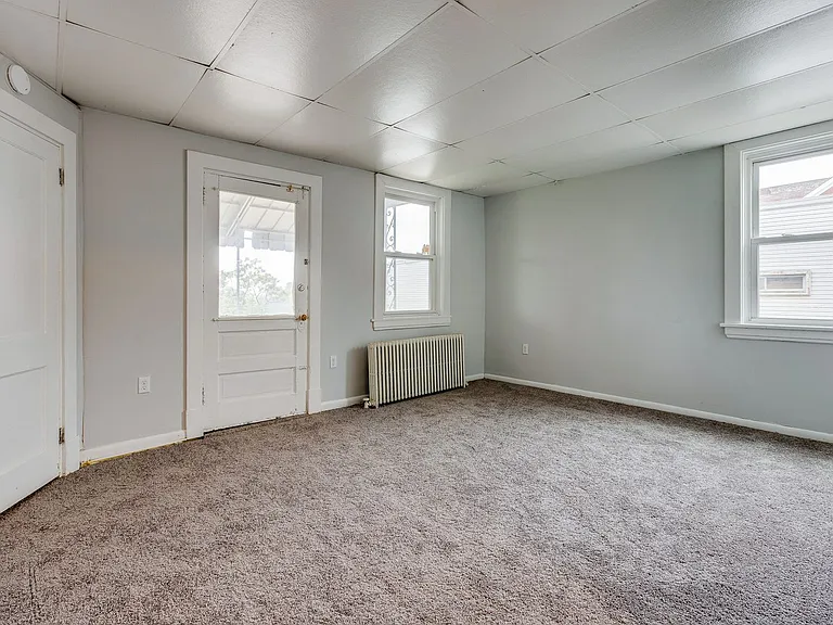 Awesome building in a super convenient neighborhood! — Photo 21
