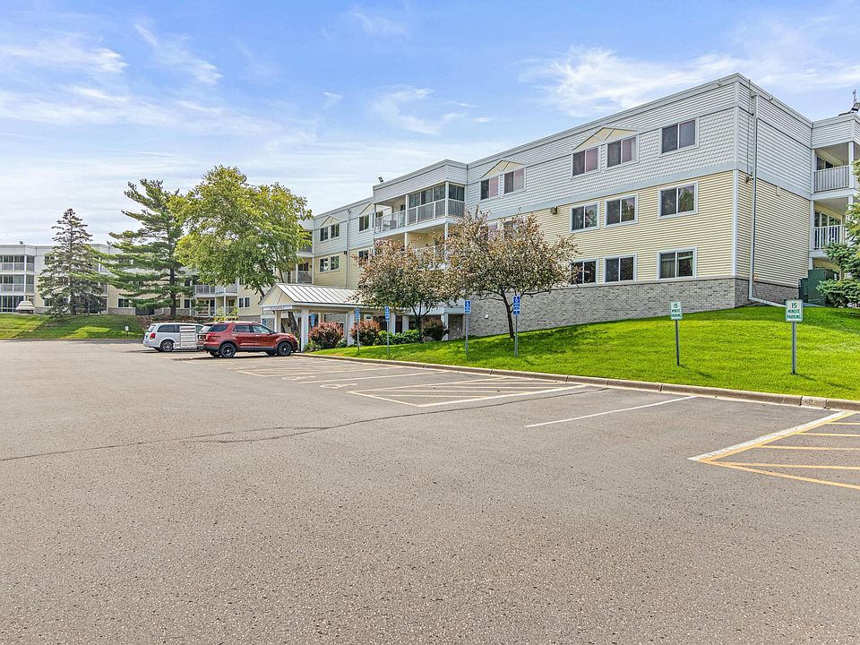 1st image of 132 Demont Ave E APT 136