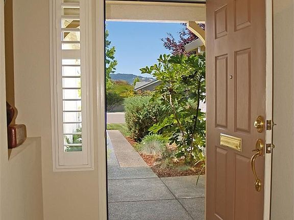 4th image of 125 Clover Springs Dr