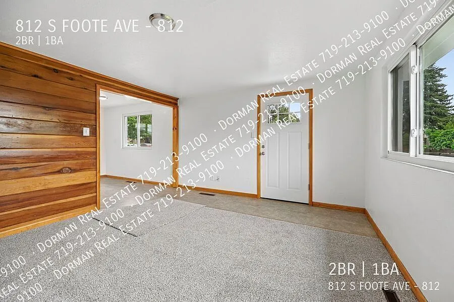 Available Now! Bright and Beautiful 2 Bedroom, 1 Bath! — Photo 4