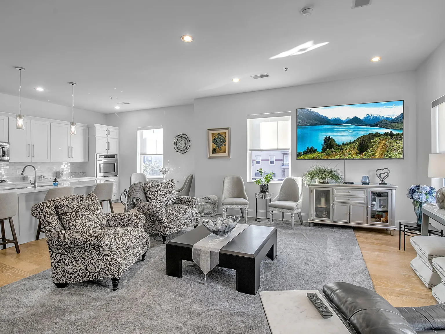 The Exchange Luxury Apartments — Photo 4