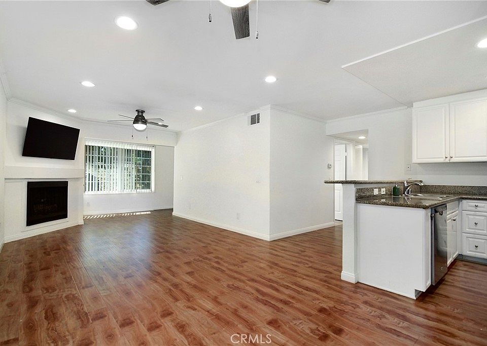 1st image of 5525 Canoga Ave APT 124