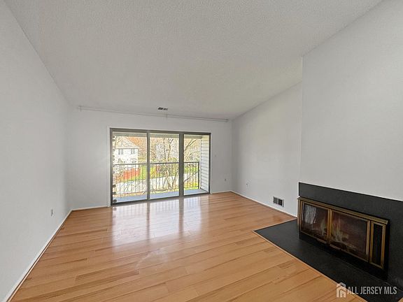 3rd image of 481 Danbury Ln