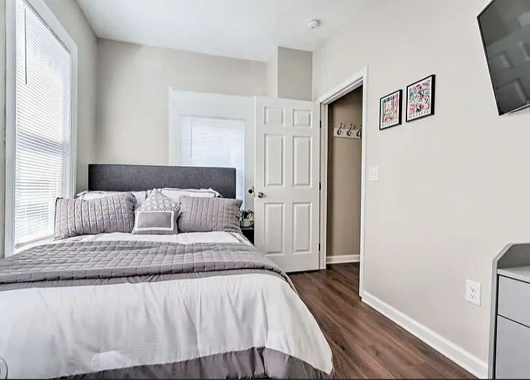 200 E Main St #1 — Photo 5