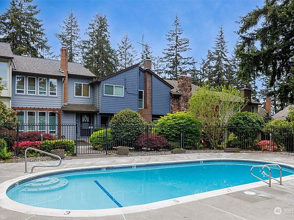 4th image of 1035 156th Avenue NE #15