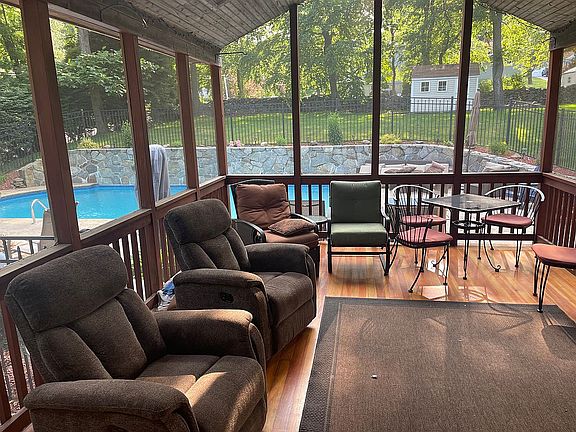 Screened in Porch