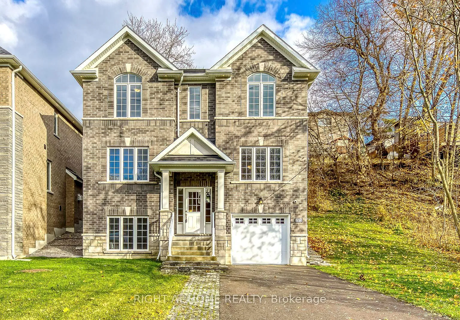 4 bed, $5,900 — Photo 2