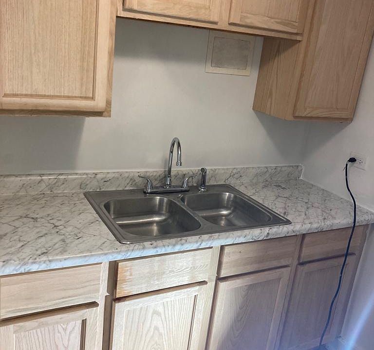 1st image of 15945 Lexington Ave #2