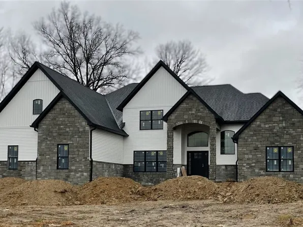 108 Pinecone Dr, Canfield, OH 44406