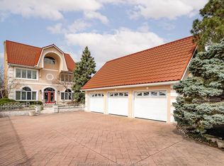 10960 Riverside Dr E, Windsor, ON N8P1A4