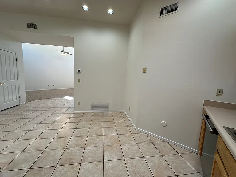 8435 N Hanks Pl — Photo 14