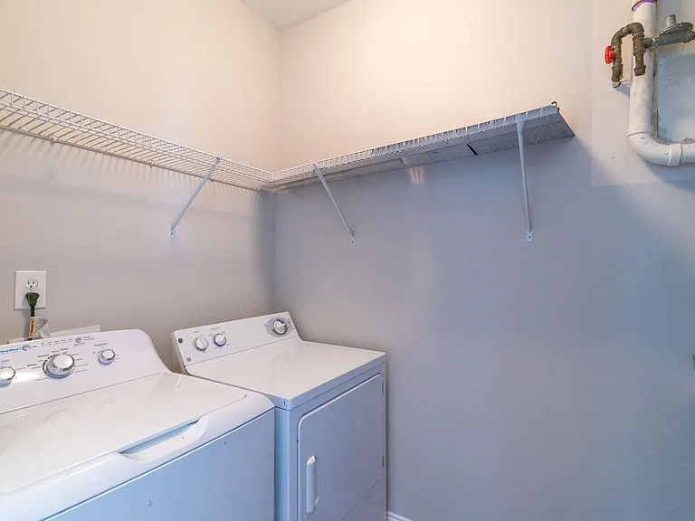 560 Oakland Ave — Photo 19