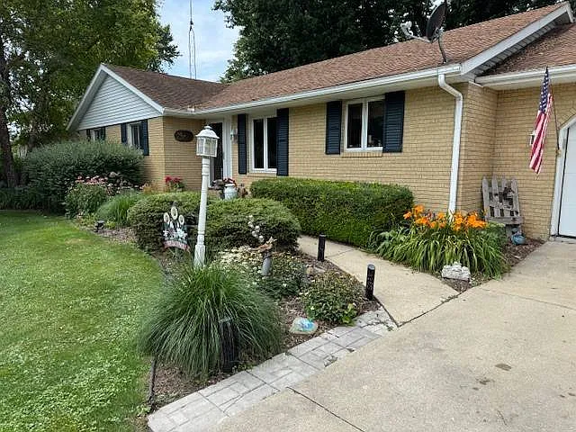 2137 Bluewater Dr photo 1