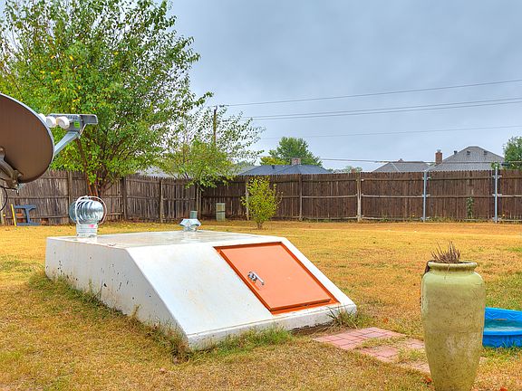 3rd image of 12305 Whispering Hollow Dr
