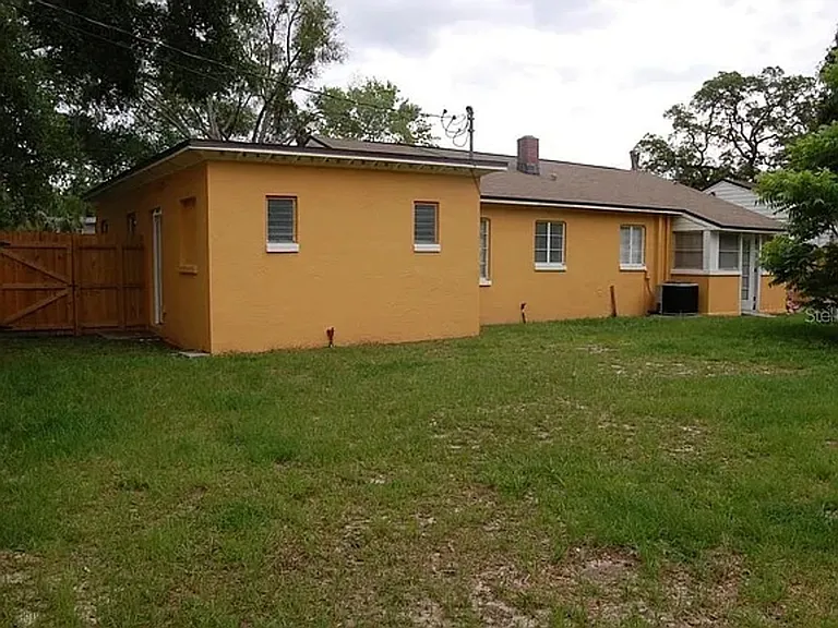 851 Carver St — Photo 12