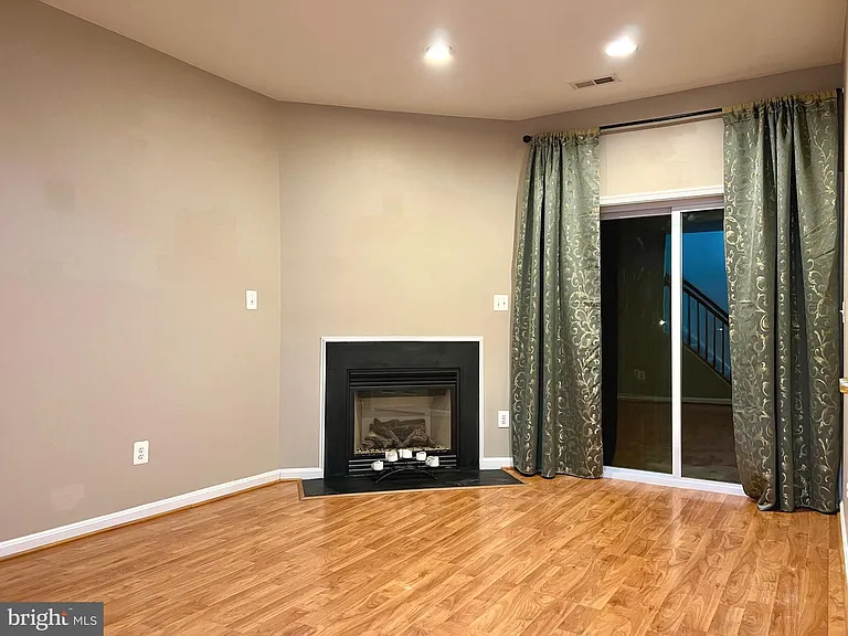 21831 Ladyslipper Sq — Photo 40