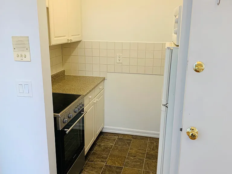 953 2nd Ave #3R — Photo 3