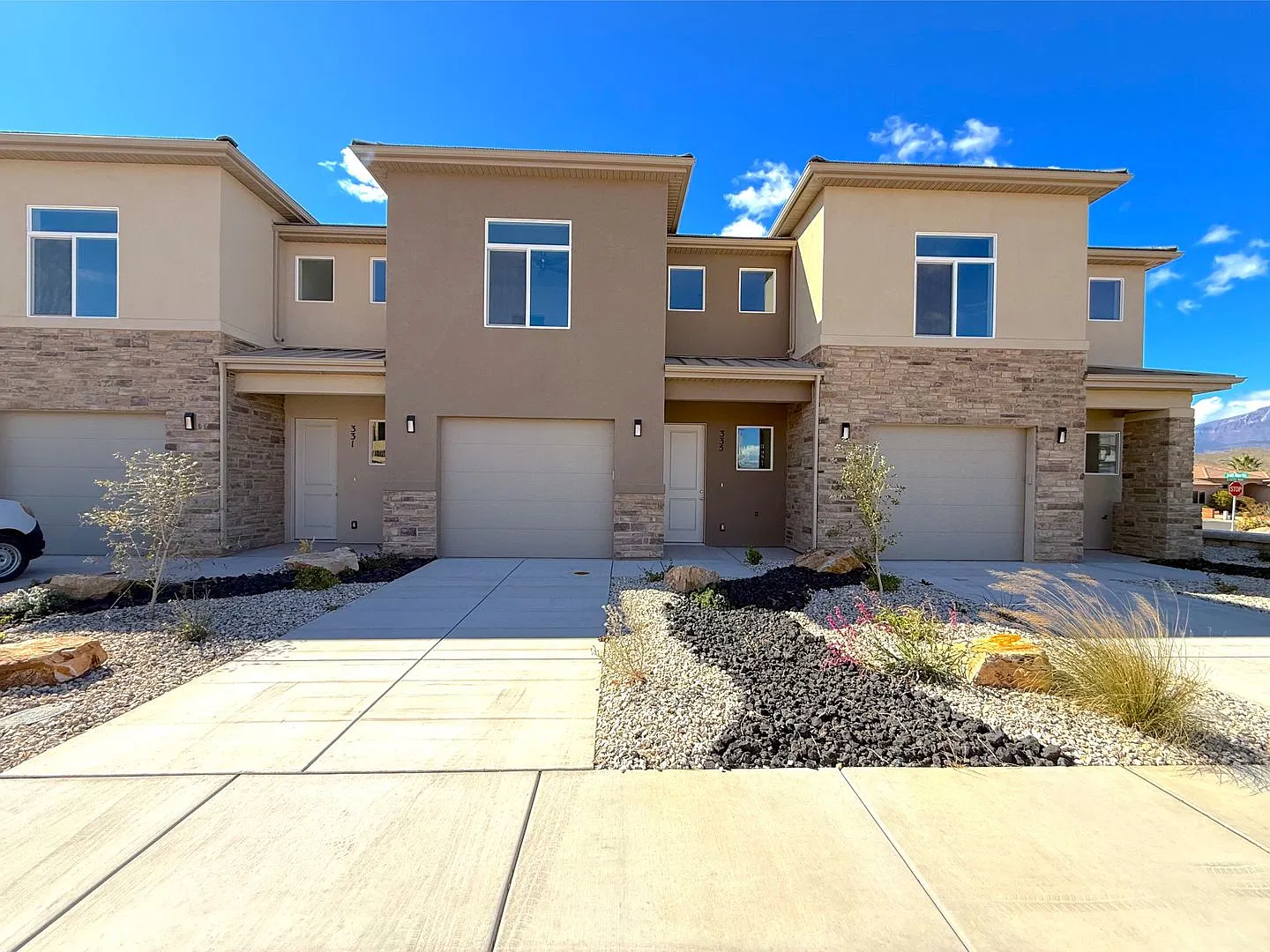 Brand New 3 bed, 2.5 Bath 1 car garage Townhome — Photo 2