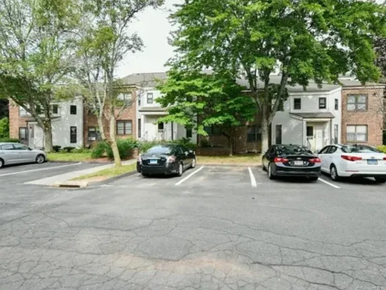 39 Wellington Dr — Photo 10